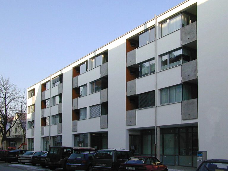 Beckerstraße Ingolstadt – Straßenansicht der viergeschossigen Wohnzeile