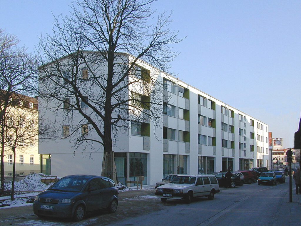 Beckerstraße Ingolstadt – Fassade mit farbig abgesetzten Loggien