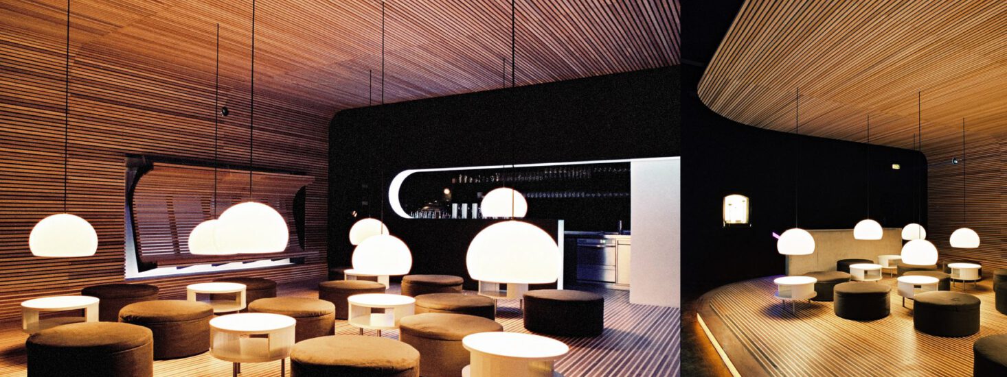 Club Suxul Ingolstadt – Lounge mit umschließender Holzschale
