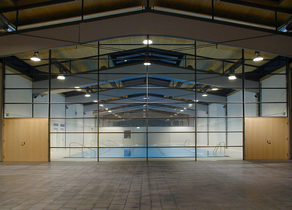 Lebenshilfe-Werkstätten Ingolstadt – stützenfreies Foyer mit Oberlichtbändern