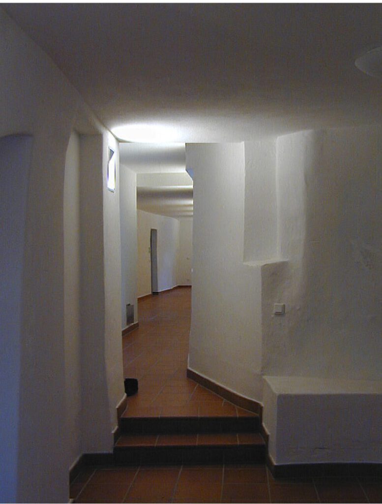Studentenwohnheim Zur Glock´n – Erschließungsgang entlang der Stadtmauer