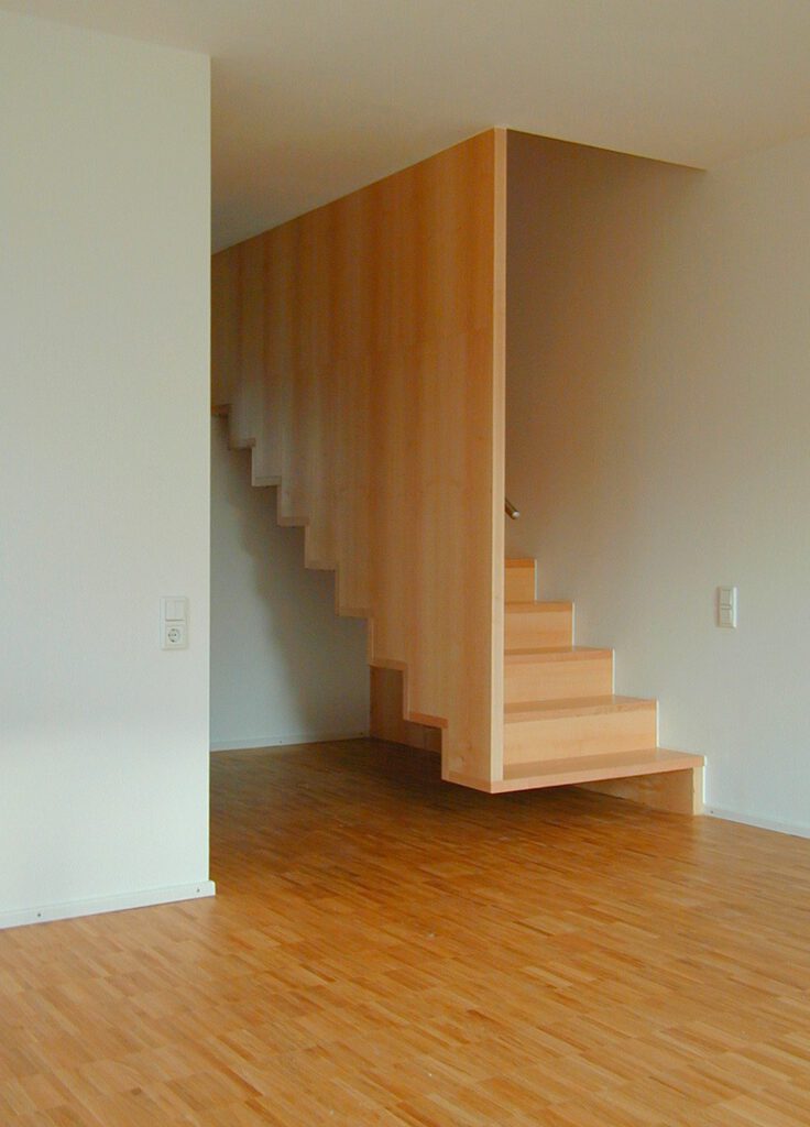 Sanierungsgebiet Goethestraße – Holztreppe im Wohnungsinneren