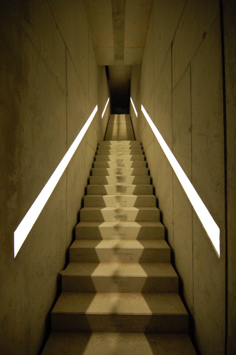 Musikclub Maki Ingolstadt – Betontreppe mit diagonalen Lichtschlitzen