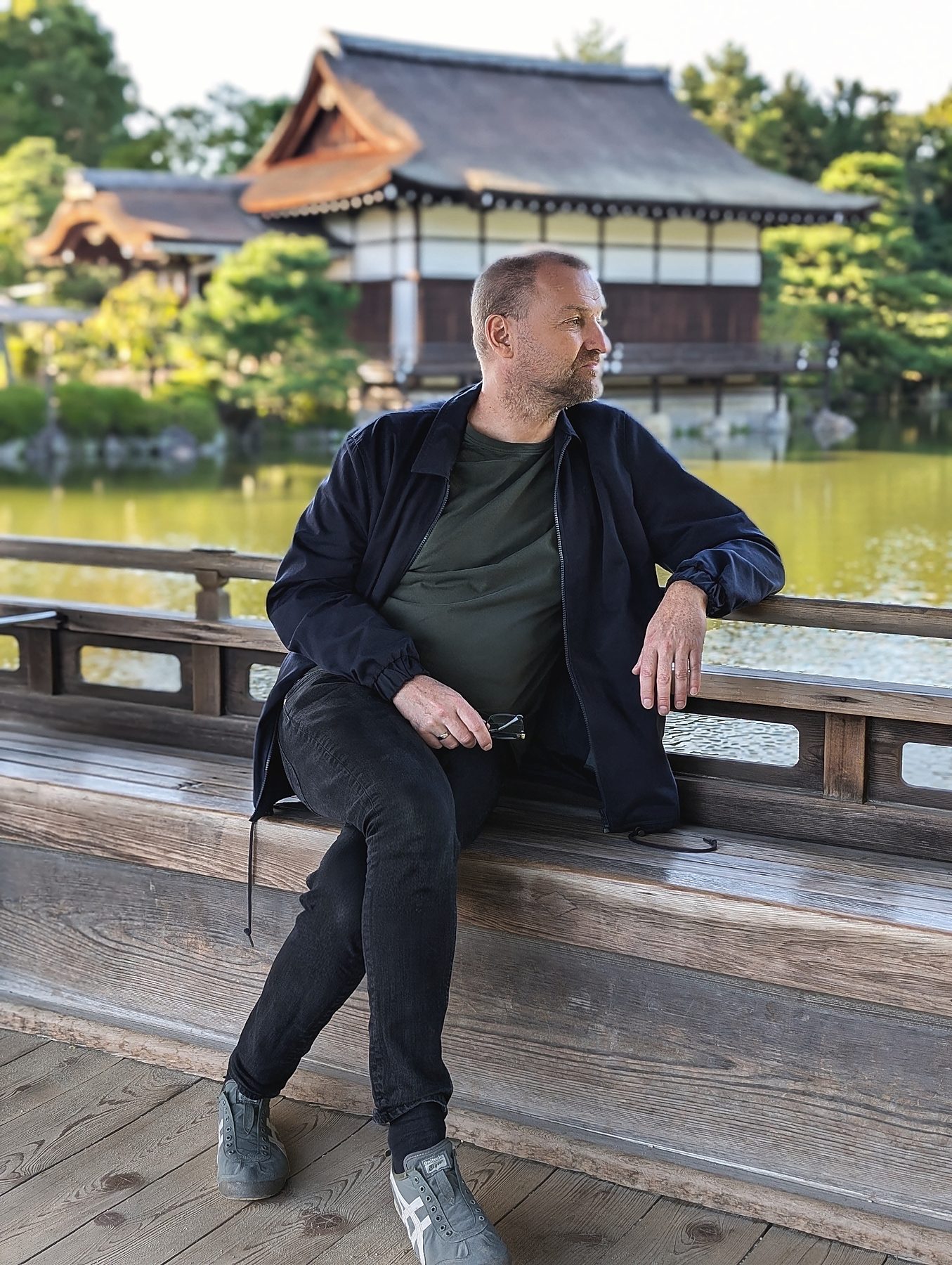 Tobias Brand in einem japanischen Garten in Kyoto